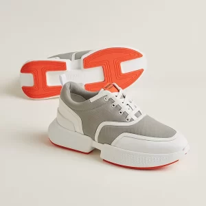 giga-sneaker--231734ZH30-worn-1-0-0-800-800_g