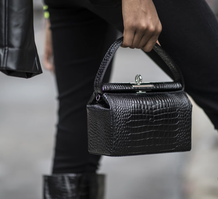 the 10 best handbag trend for 2024(Croc Effect Bags)