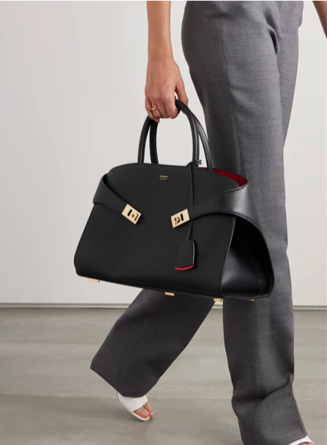 the 10 best handbag trend for 2024(Oversized Tote Bags)