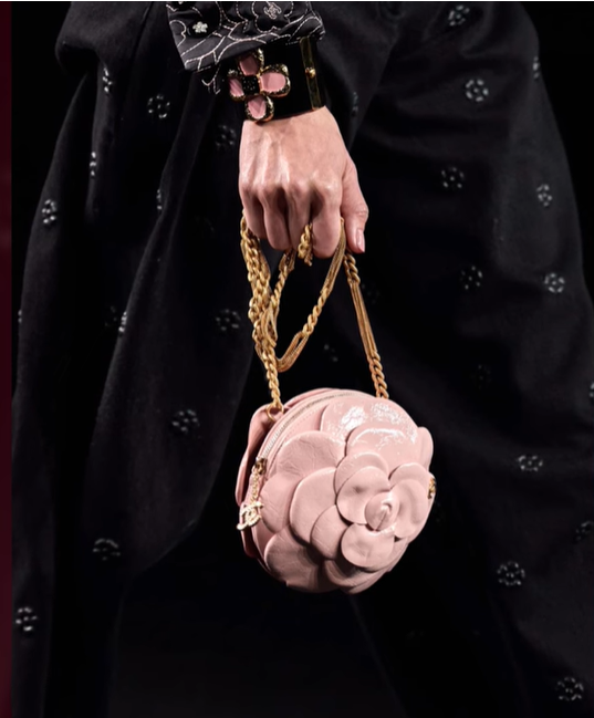 the 10 best handbag trend for 2024(circular shapes)