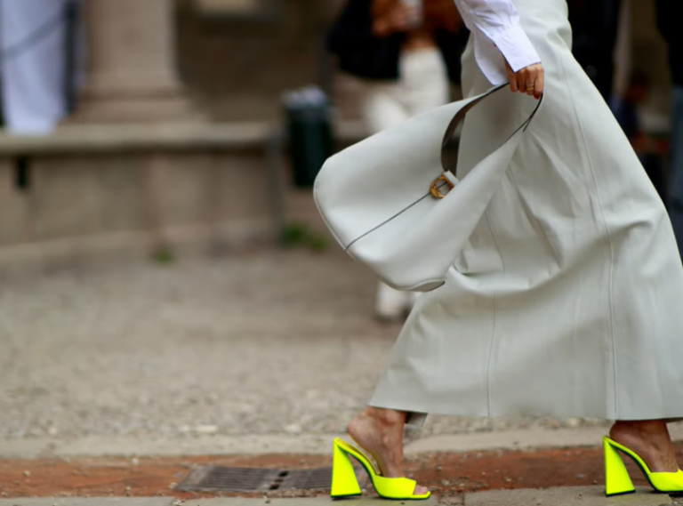 the 10 best handbag trend for 2024(Unstructured Bags)